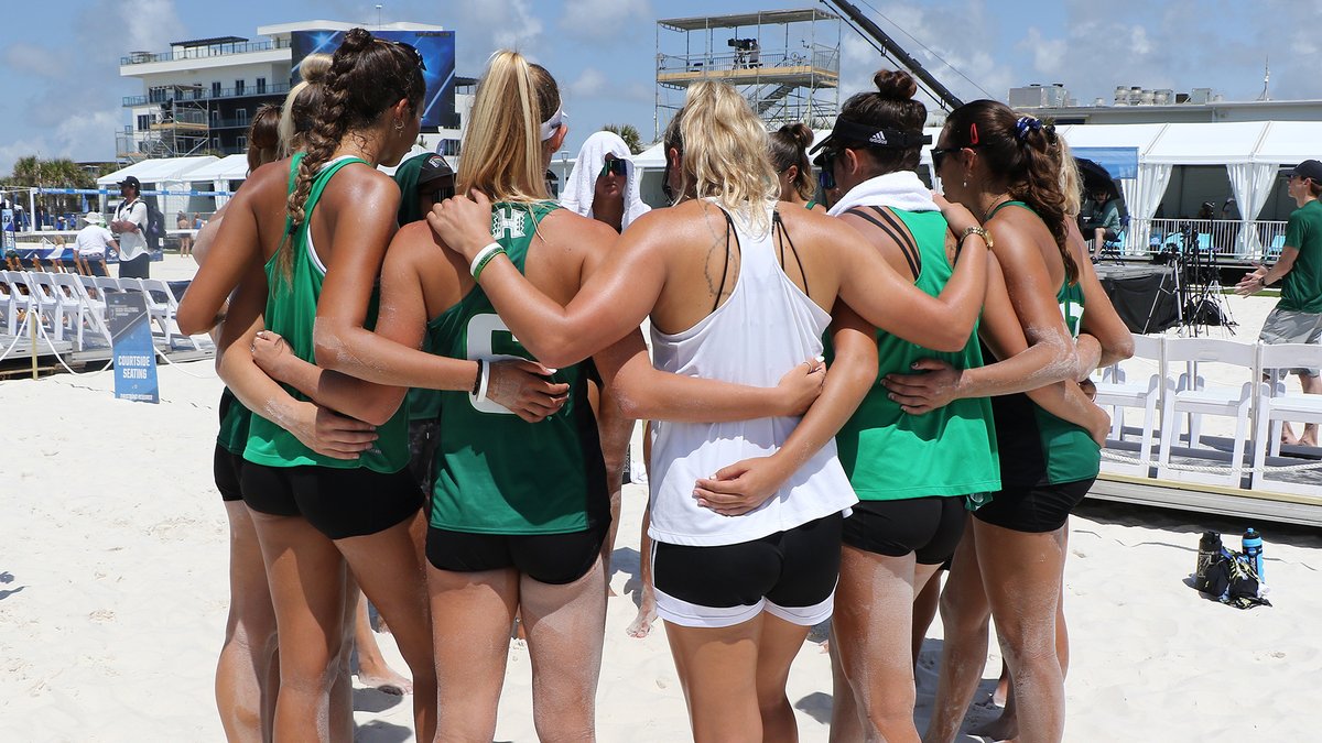 UHBeachVolley's tweet photo. It was a tremendous season, but all good things must come to an end...

🔗 https://t.co/wc7RlGeuxt

#BeachBows22 | #BackToBama | #GoBows 🌈 https://t.co/DsRAQ5mO0P