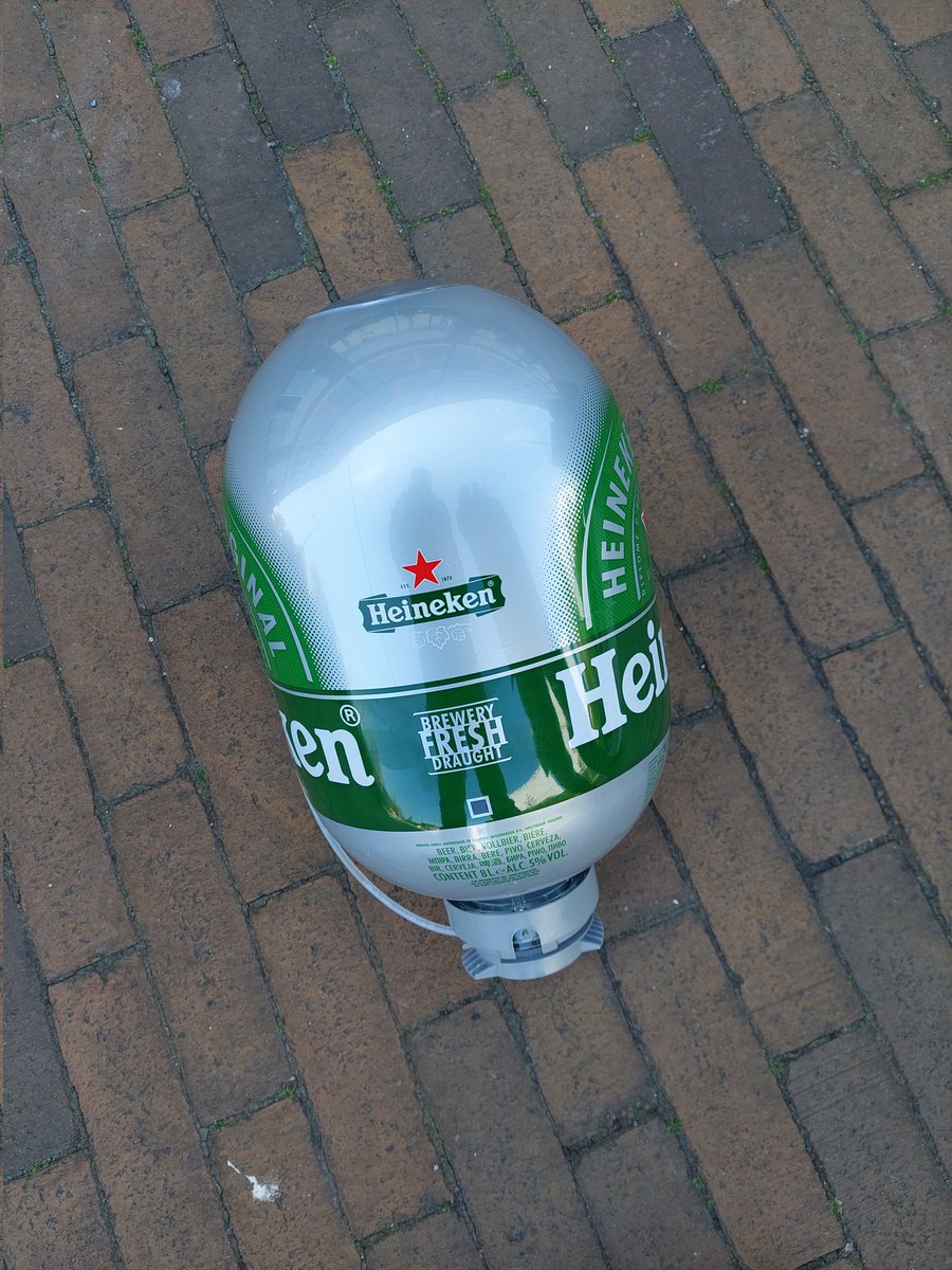 StefHoitink's tweet photo. Zeg @Heineken waarom zitten er op deze #plastic #flessen (vaten) geen @StatiegeldJa ?
Zijn deze 'ondingen' #Recycle baar?
Ik kan me zo voorstellen dat deze hard plastic vaten niet gewenst zijn in de PBD - PMD #afval verwerking.
@zwerfinator
@GocleanD
#jekomtzetegen
#zwerfafval https://t.co/fhqxsG8DUs
