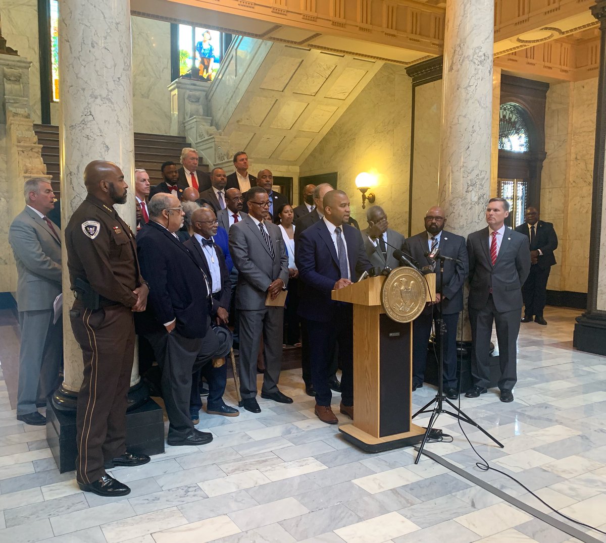 MooreMediaGroup's tweet image. We’re proud to be working with the Hinds County DA to spread the word about his new initiative with State Legislators addressing crime. Progress is being made in Jackson, and we’ll be sharing more of those stories. We enjoyed coordinating media for today’s press conference.