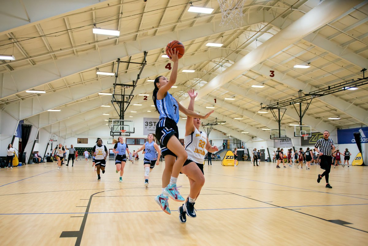 CoachHannah11's tweet photo. Great photos from this past weekends Zero Gravity State Tournament! Thank you to @superneoboy for the photos!🏀 @GeretyMeili @CaliMelo35 @juliataranto11 @merrybosh https://t.co/3exRHD935T