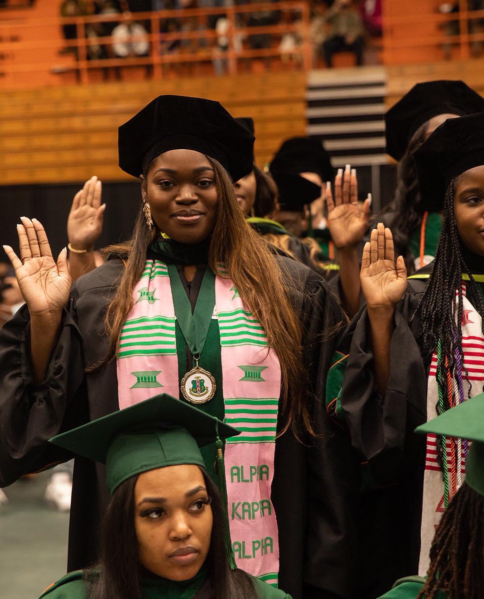 FAMUPharmacy's tweet photo. Recap: 2022 CoPPS, IPH Oath &amp; Hooding Ceremony https://t.co/tbXgLb82AT