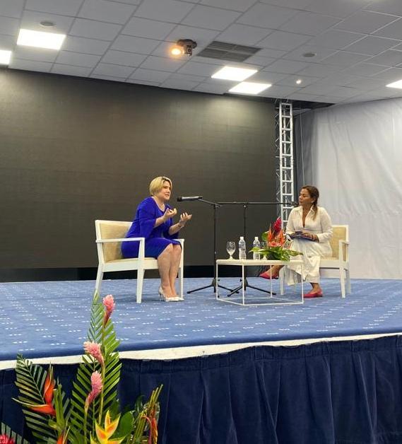 liscuestacuba's tweet photo. Gracias, Edith querida. Fue un gustazo presentar a Cuba como destino cultural en la Feria del Turismo, JUNTO A TI . Tu carisma y alegría garantizan el éxito de cualquier espacio... pero "dónde si no?" 😂🤣💞🌹#cubaescultura https://t.co/QWUbumyx9H