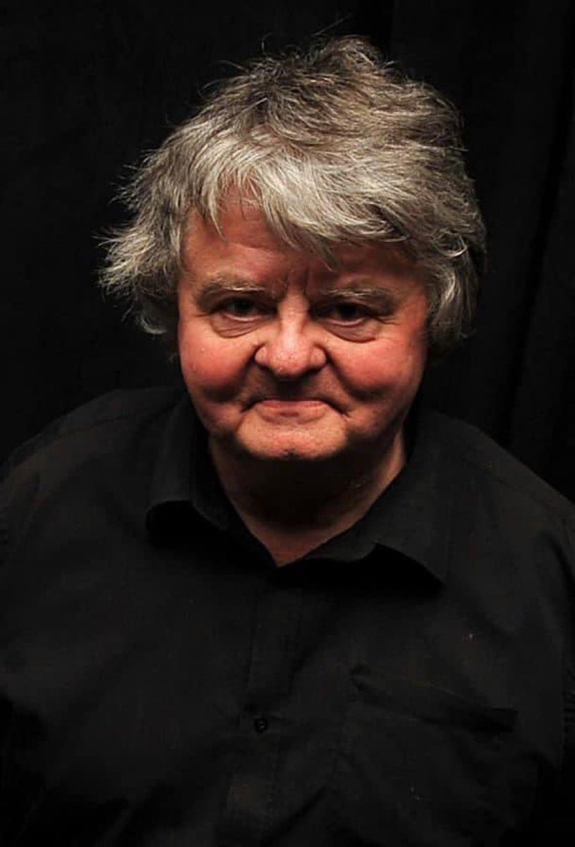 Chloe_Sweetman's tweet photo. I am so very sorry to hear of the loss of David. He was the most incredible teacher - the care, passion and encouragement he put into absolutely every single student was such an inspiration. RIP David, you will be sadly missed.  #DavidJohnson @DJohnsonDrama https://t.co/DaP7NFBmHI