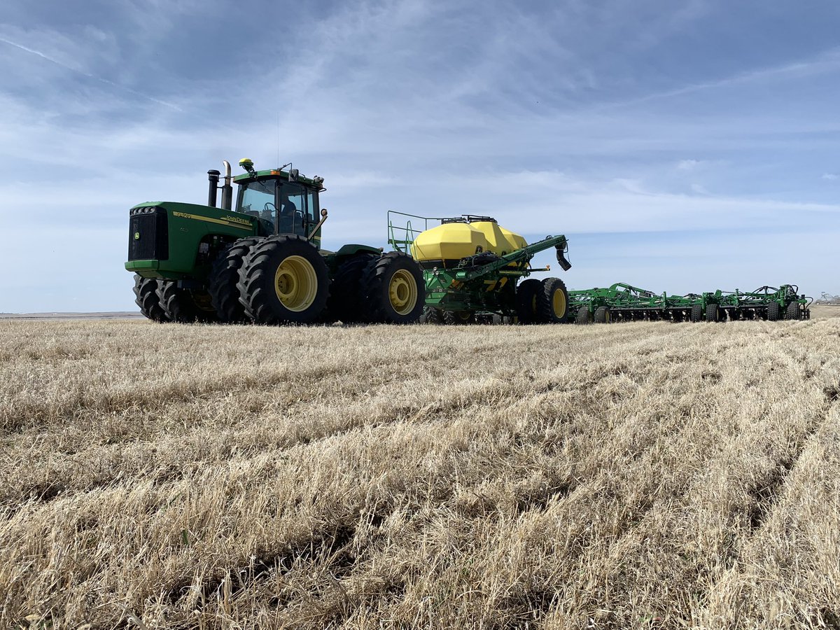 And the gong show has begun! #Plant22 Seeding a bit of grass before we switch to wheat. Safe seeding to all those who have already hit the field and those just starting.
