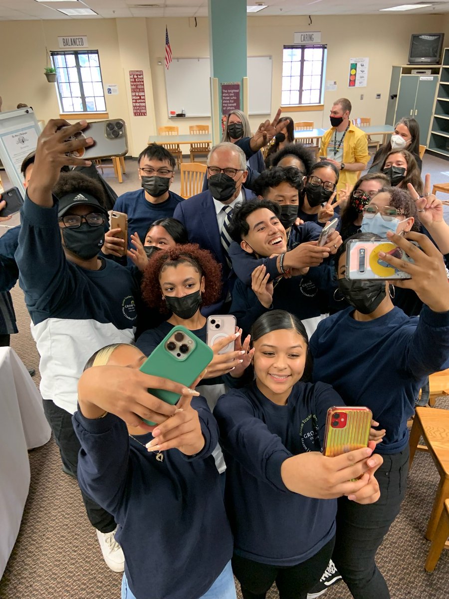 With ⁦@GovInslee⁩ and Teacher Academy students and teachers and educators at ⁦@Renton_Schools⁩ to #thankteachers across WA for their dedication #waedu