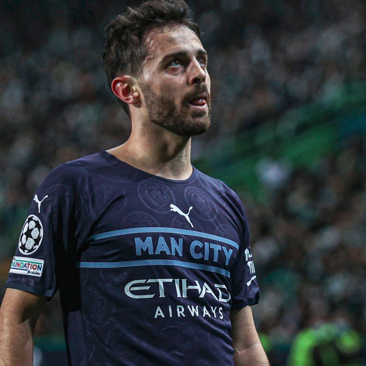 Lectura e interpretación del juego. Timing. Calidad técnica. Personalidad. Capacidad asociativa. Polivalencia. Capaz de rendir en prácticamente cada posición de campo. Ya era buenísimo en AS Mónaco, pero su evolución en el City de Pep Guardiola ha sido tremenda. JUGADOR TOTAL.