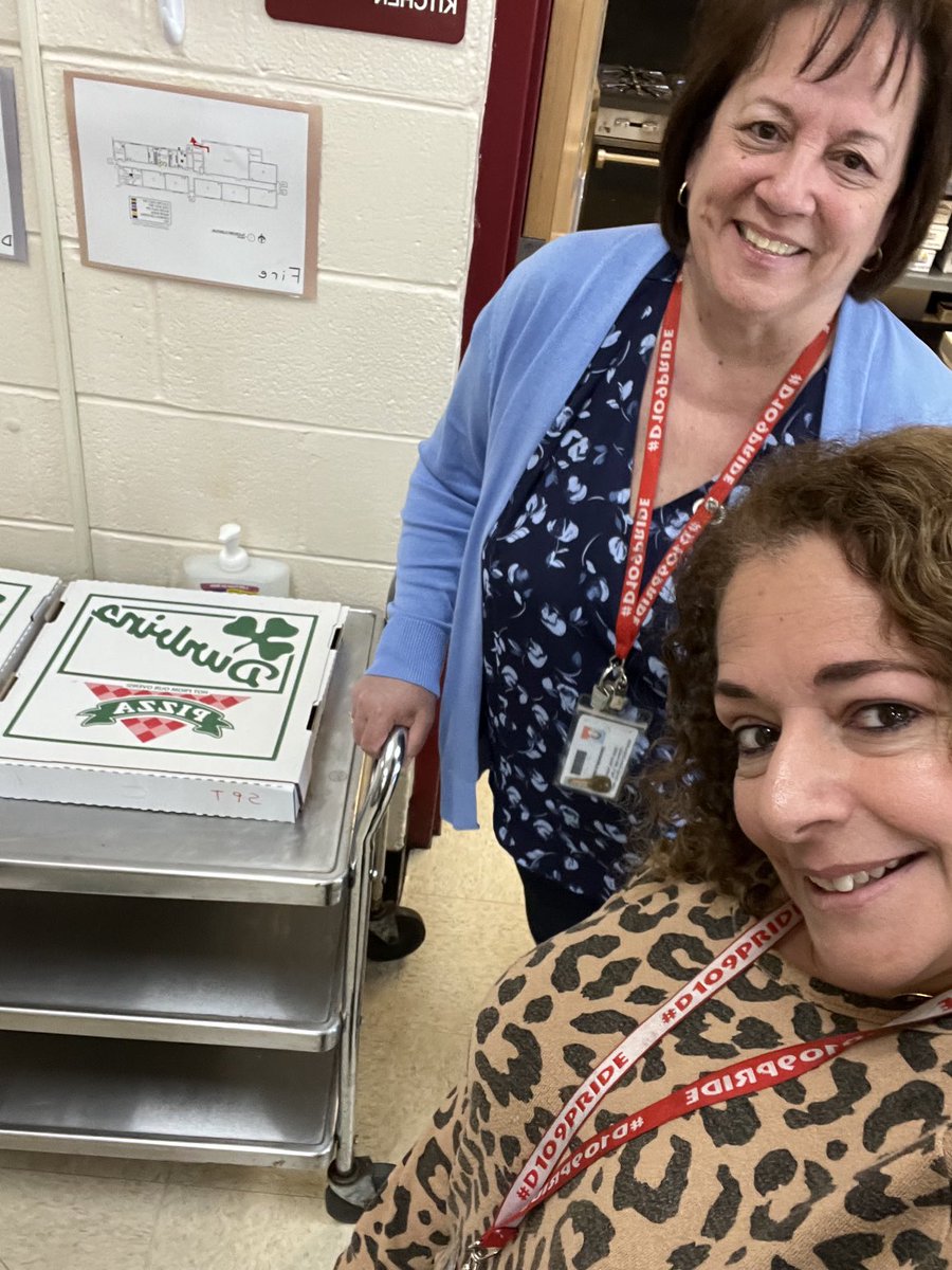 Amal_Player's tweet image. Thank you ⁦@sualmen6⁩ for the pizza luncheon today.. feeling blessed ⁦@ISD109⁩ #teacherappreciationweek