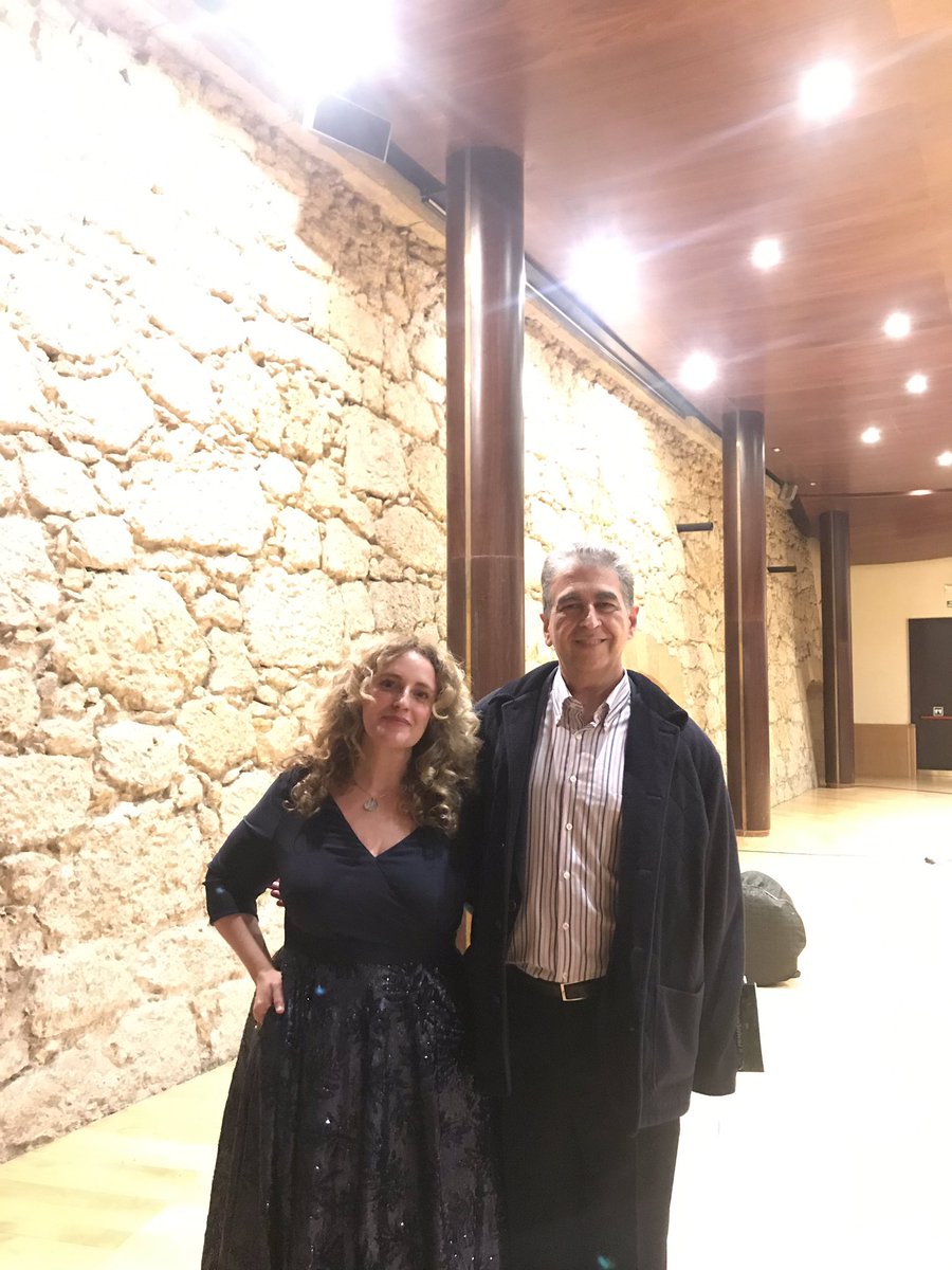 RamonSobrino1's tweet photo. En @AuditorioOVD hemos disfrutado «De locuras y tormentas» con @raquelandueza y @LaGalania en #PrimaveraBarroca @cndm_inaem @aytoviedo@culturaoviedo. Previamente, conferencia con alumnos #Musicología @fyluniovi @uniovi_info y @CONSMUPA.
@raquelandueza: «Necesitamos música» 👏🏻👏🏻👏🏻 https://t.co/lRAjv5Ue8G