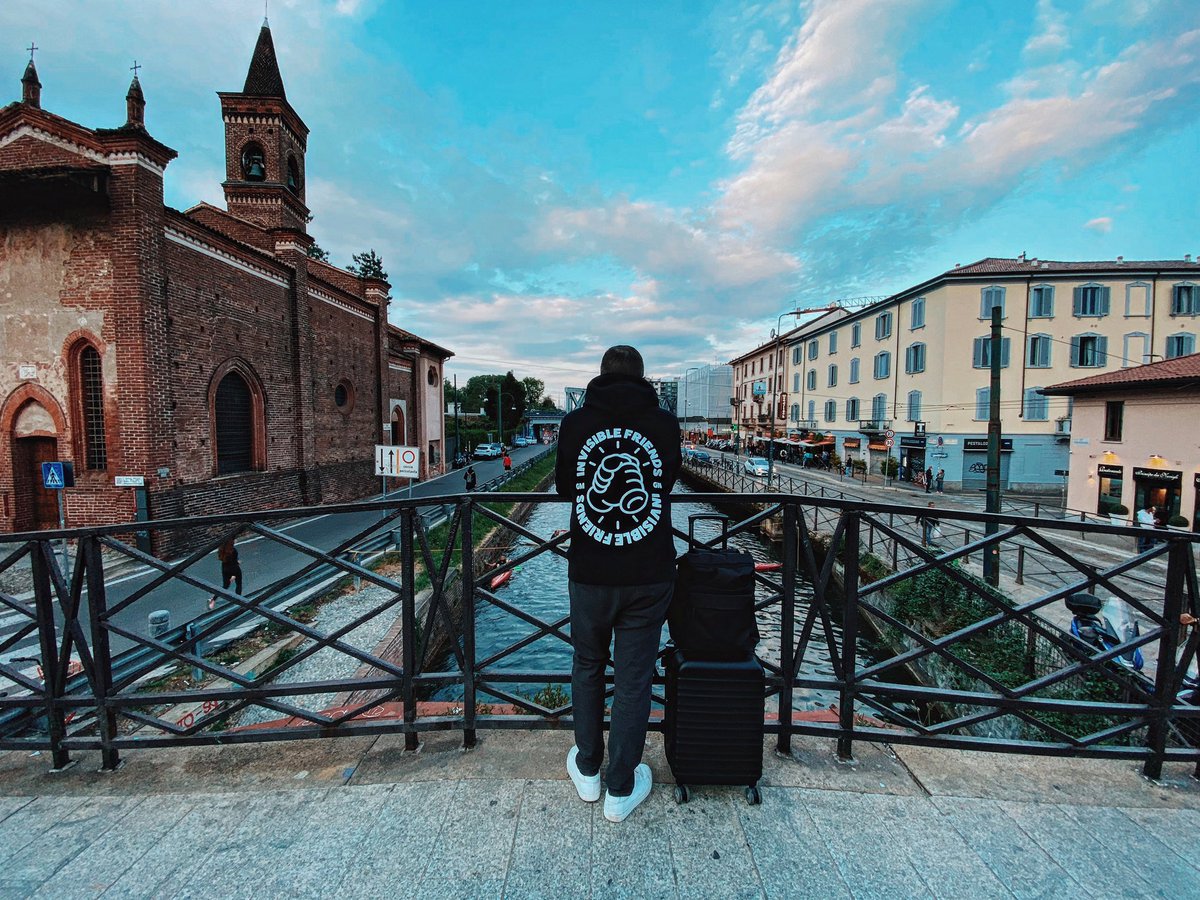 fedbelloni's tweet photo. Some relaxation after a demanding work day in #Milan be like 🍝🇮🇹🧢 #invisiblefriends @MotionMarkus @InvsbleFriends https://t.co/SSfSVtY9ZF