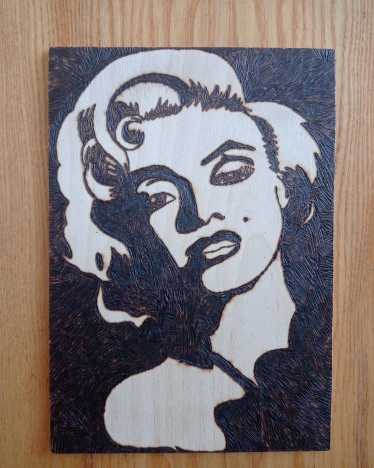 CsillaChannel's tweet photo. #MarylinMonroe on #wood https://t.co/rTKxNrvCeV