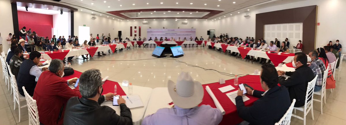 gabrielmena07's tweet photo. En Jilotepec, asistí a la cuarta Sesión ordinaria de la Mesa de Fortalecimiento Municipal, Atlacomulco, en donde nos reunimos con alcaldes y representantes de diferentes dependencias estatales, para dar a conocer los avances y retos en temas de salud, educación, y obra pública. https://t.co/wyrcybAXzO