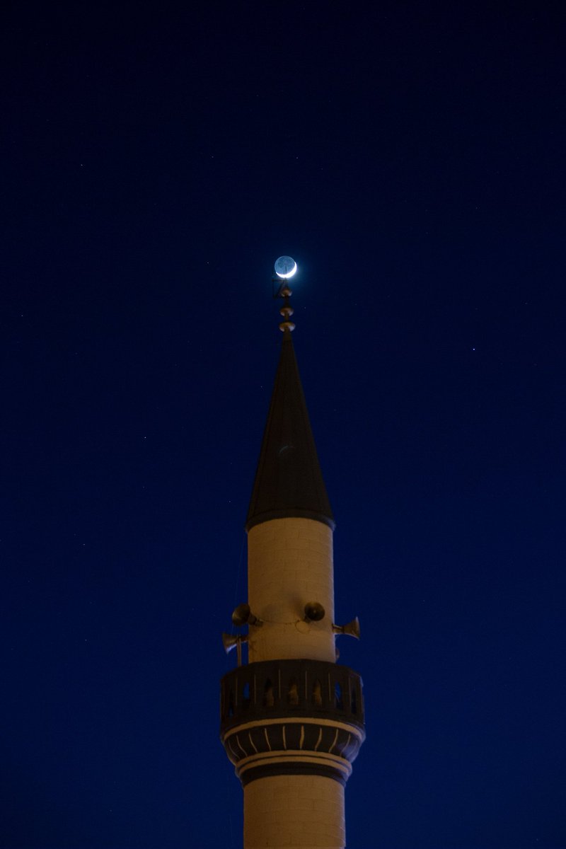 Earthshine is a dull glow which lights up the unlit part of the Moon because the Sun’s light reflects off the Earth's surface and back onto the Moon.
#Astrophotography