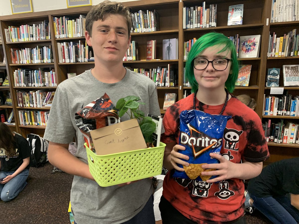CentralJrBeta's tweet photo. Jr. Beta came together today and made baskets for each middle school teacher here at @Central_Magnet ! https://t.co/foGqrbDIHq