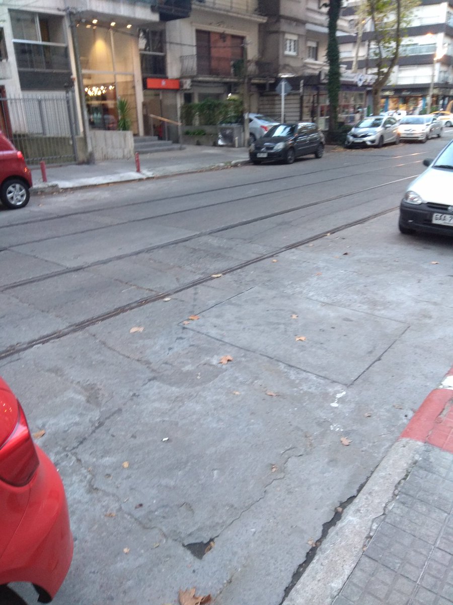 viagrera's tweet photo. @montevideoIM @TVCIUDADuy Y nos cobran AFIRMADO DEL. PAVIMENTO en una calle que nunca tocaron en mas de 60 años.
Será por las vias del TRANVIA  que hoy  aun la sostienen https://t.co/dSZcrwiYJv