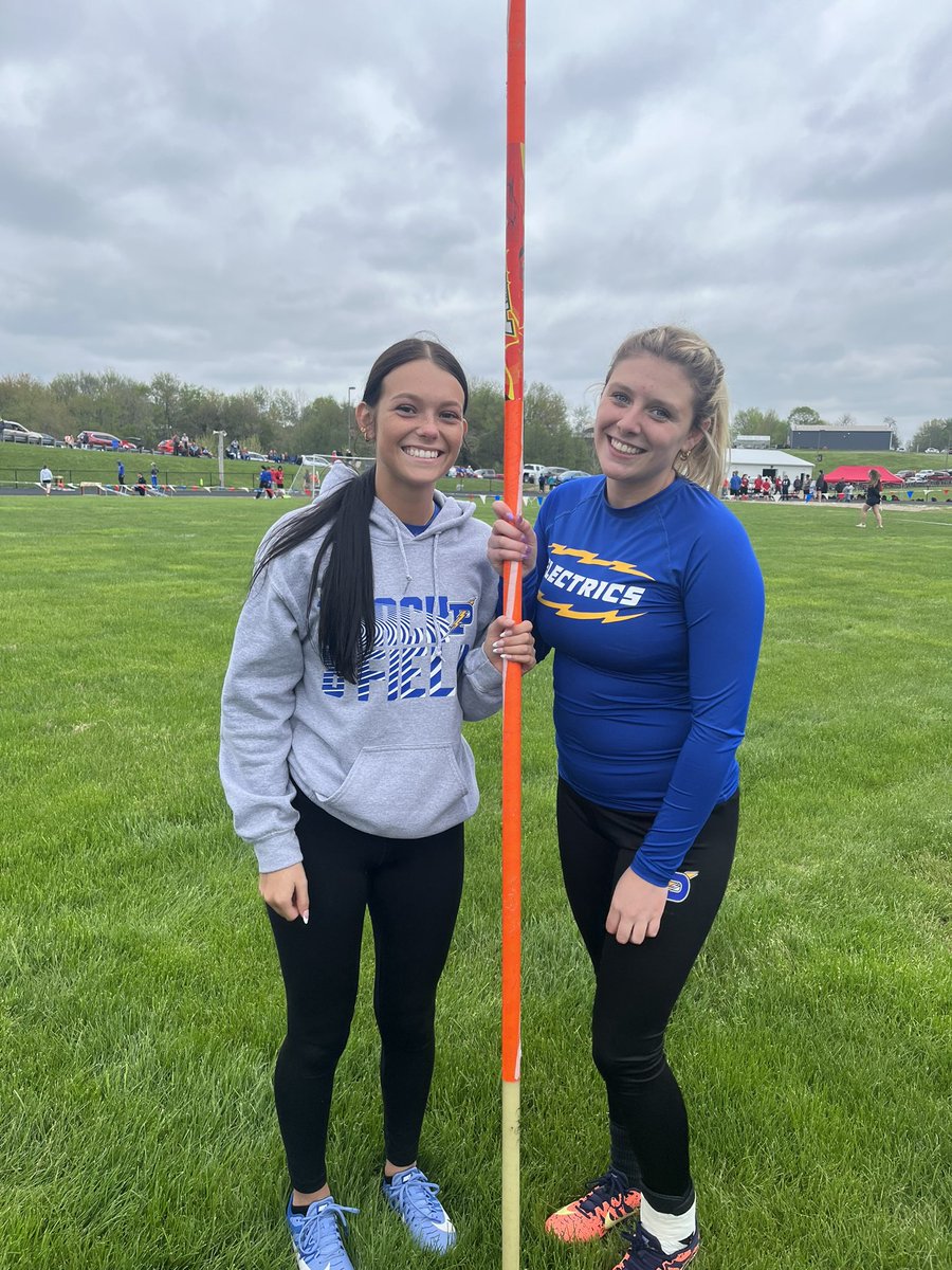 electric_pride's tweet photo. My first pole vaulters as a track coach!! #thunderstruck https://t.co/nzCQdaM0pg