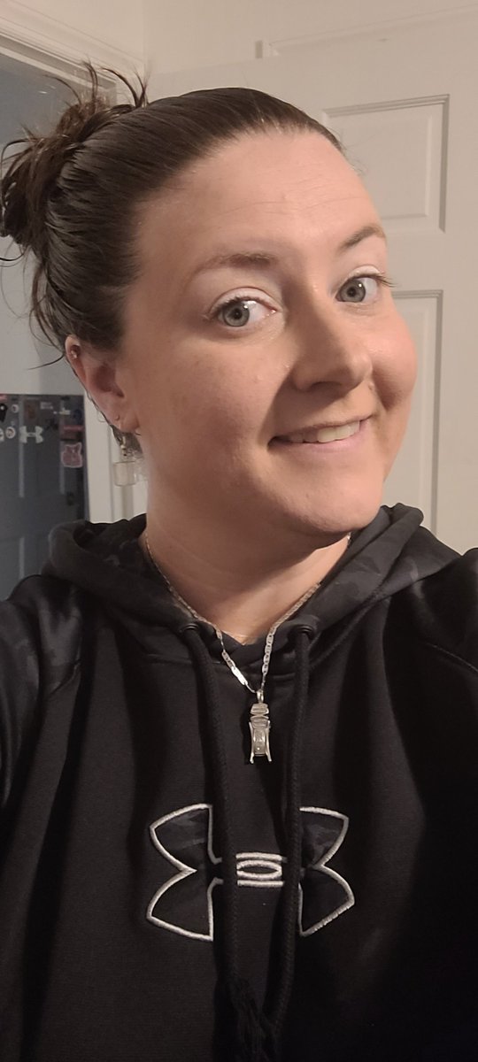 TaTa2785's tweet photo. OMW to work.While doing my hairBAM.Gray hair #2😳.  I haven't dyed it in 5+years. I guess it's time to start again😭🤧.
 Also,May31st is the last day UnderArmor @ Swan Creek is open. So if you need something or want come see me,come before May 31. Have night .
I💖U AC.
CU@9😘🥰 https://t.co/hPZXMQHzzB