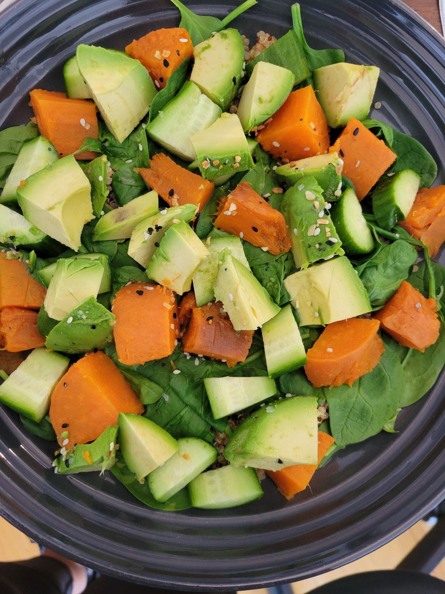 TrinitySpr08's tweet image. Energy in a bowl!!! Quinoa base, spinach, 🥑, sweet potato, baby cucumber &amp;amp; Trader Joe's Everything but Bagel Seasoning.  This IS LIFE!
#HealthyFood 
#HealthyLiving