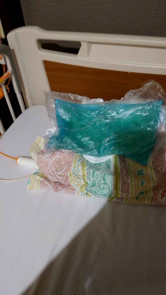 masamiHADES's tweet photo. 病名3枚目の写メ
覚えられない
内臓の炎症から
38～39どの熱
即入院になりましたが
痛み止め筋肉注射
点滴で痛み止め
抗生剤点滴
栄養の点滴
最低1週間入院 1週間絶食
点滴のみ
同じ事以前あった
絶食1週間入院キツい
以前は痛み消えて炎症治まり
病名不明 
今回は病名わかってる
頭痛 熱 腹痛←激痛 https://t.co/wR58se53IV