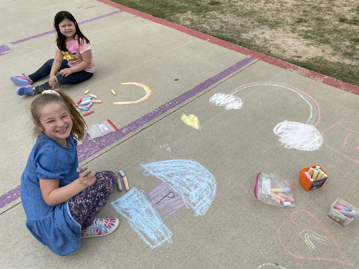 C is for chalk!!🌈 gave the sidewalk some art courtesy of 1st grade ;) #firsties #abccountdown #fielderpride