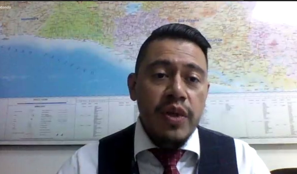asielsalvador's tweet photo. El Lic. Jaime Amaya Nieves, Subdirector de #DISAM y
el Lic. Miguel Ángel Hernández, Colaborador de la Oficina de permisos Sanitarios División Regional Metropolitana de #DISAM profundizaron en la norma y atendieron consultas y dudas de los participantes #ActualidadEmpresarial https://t.co/qZE3pKPJic