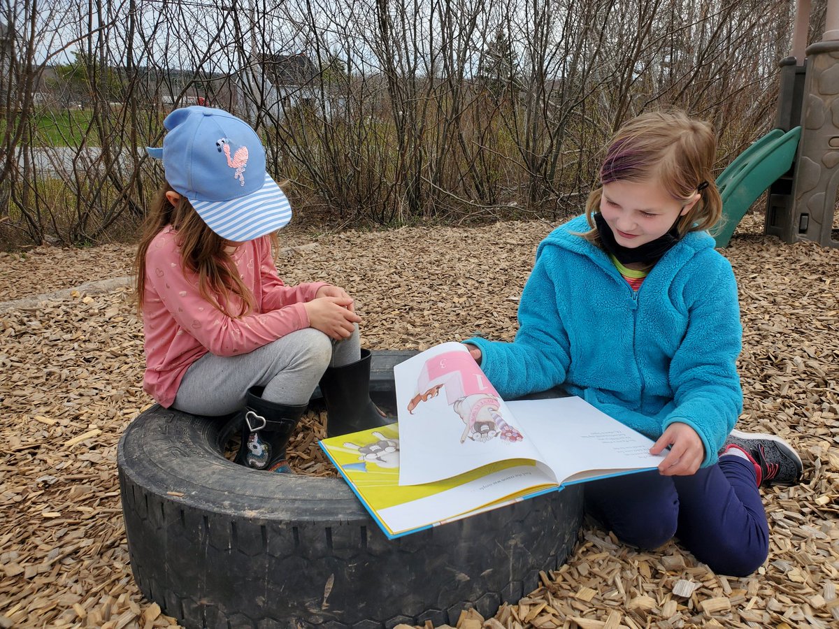 This morning our 4/5s went to the library to carefully select books they thought our #preprimary neighbours would enjoy, practiced reading them and then met them outside to share our love of reading in the sunshine. <a href="/Oldfield_Osprey/">Oldfield Elementary</a> @msbrenpp <a href="/MsCourteny/">Ms. Courteny</a>