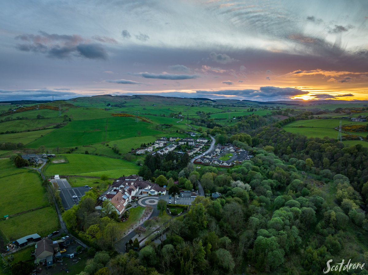 scotdrone's tweet photo. Lovely sunset tonight here looking towards Strathcarron Hospice and Fankerton π
#strathcarron #strathcarronhospice #fankerton #denny #falkirk #visitfalkirk #scotland #visitscotland #sunset https://t.co/2CTUF8EWNo