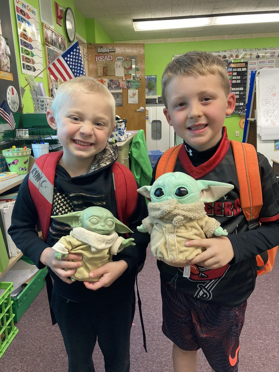 SixTenPrincipal's tweet photo. Happy Star Wars Day from these KinderHawks and Grogu! #StarWarsDay #MayTheFourthBeWithYou #MHHawkPride @MElena50 😊👍🏻❤️ https://t.co/8FE2RHN0mZ