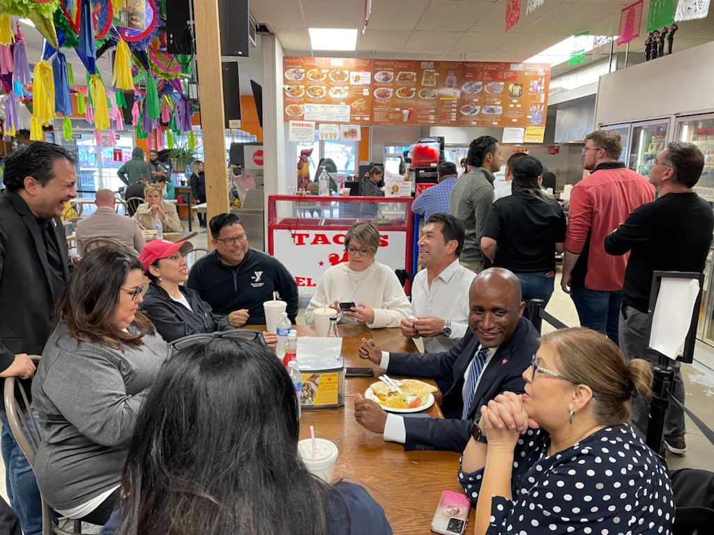 QuintonLucasKC's tweet photo. Proud to support our local businesses and entrepreneurs today on the Westside. Not a better place to end the tour than with my friends at Tacos El Gallo! Thanks to the Hispanic Chamber for organizing. @hccgkc https://t.co/6pxS624Ue4