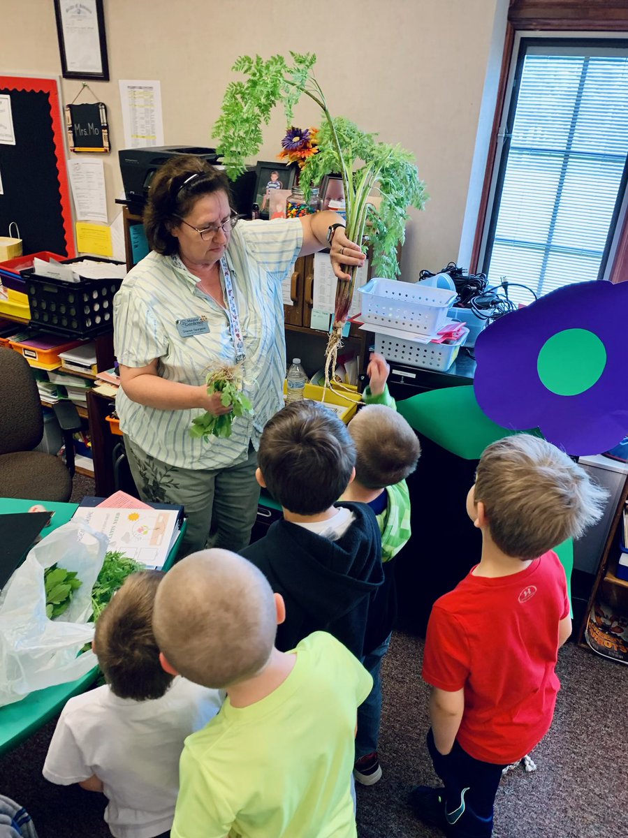 PurdueMiami's tweet photo. Our newest @JMGKids program started today at @PipeCreekElem! #LGEG #EarlyChildhood #GrowingGoodKids #ExtensionDoes #MasterGardeners @PurdueExtension #NutritionEducation #GardeningTwitter https://t.co/iDiLgFTinF