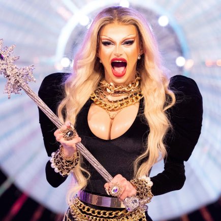 mascarayde's tweet photo. i will never shut up about this finale look i’m sorry #DragRace https://t.co/55G6iBk2MH