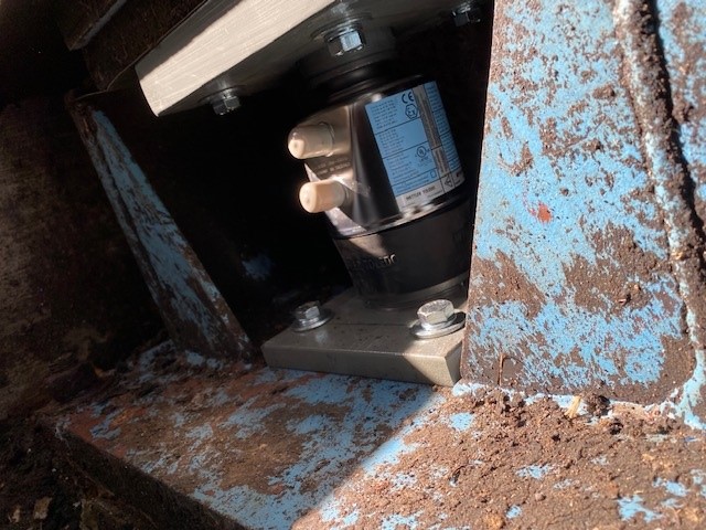 PremierScales's tweet photo. We upgraded this outdated rail scale to modern PDX loadcells. If your vehicle scale still has good bones and a solid foundation, a conversion like this could be the perfect solution for breathing new life into your scale on a budget. Learn more:https://t.co/FT0ctSolpz https://t.co/rD0H1dISES