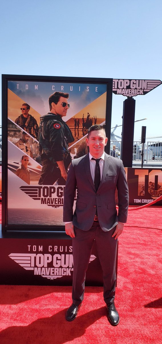 TheBackstageXP's tweet photo. It's showtime!  We're on the USS Midway for the world premiere of @topgunmovie. Interviews with Tom Cruise and the cast coming soon!

#TopGunMaverick https://t.co/cuEnL5DPG8