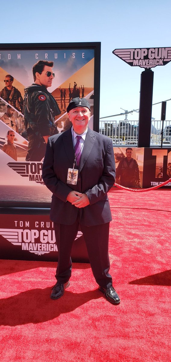 TheBackstageXP's tweet photo. It's showtime!  We're on the USS Midway for the world premiere of @topgunmovie. Interviews with Tom Cruise and the cast coming soon!

#TopGunMaverick https://t.co/cuEnL5DPG8