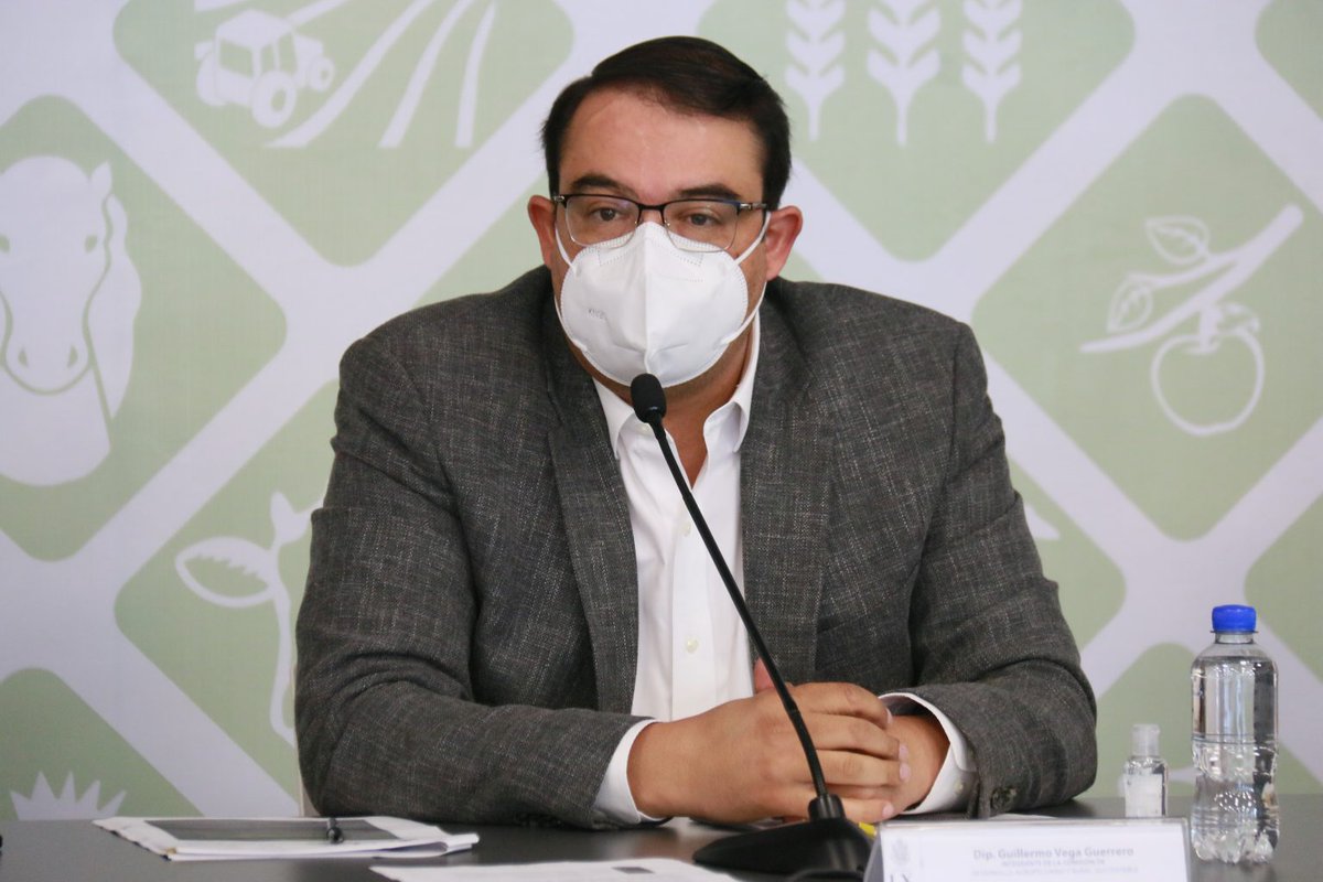 noticiasdeqro's tweet image. #AFECTA | 👨🏻‍🌾 🚜 Ante la invasión rusa a Ucrania el campo se ha visto afectado, pues el 35 por ciento de los fertilizantes vienen de esa zona y se empieza a encarecer en esta parte del mundo dijo el diputado Guillermo Vega.
 
noticiasdequeretaro.com.mx/2022/05/04/afe… 
 
 #QRO #QUERETARO