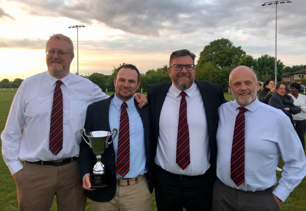 <a href="/TwickenhamRFC/">Twickenham RFC 🇺🇦</a> congratulations to the U15s - Herts &amp; Middlesex league champions 🏉🙌