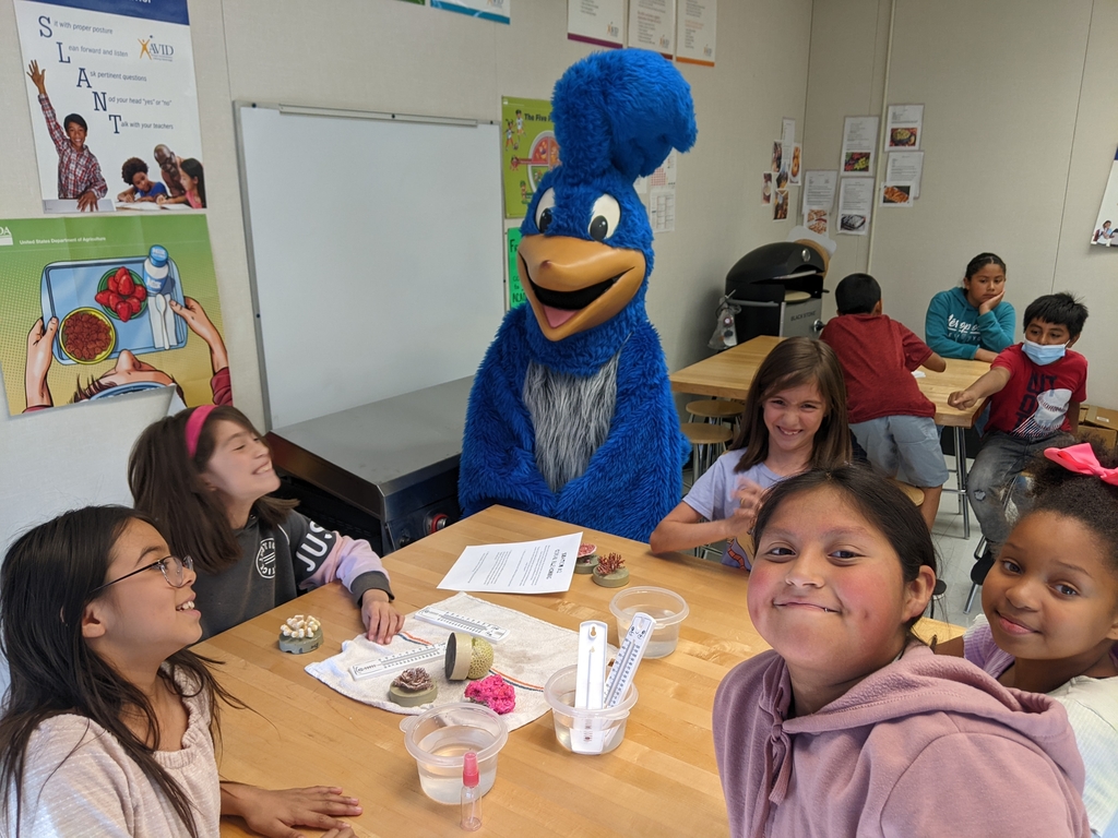 A pleasure to have one of our  partners on campus today. @Stemtaught is an amazing group &amp; integral piece of our science edu. They brought virtual reality, coral bleaching &amp; a black light adventure to our PS to 5th graders in an oceanography day. <a href="/SmallSchoolDA/">SSDA</a> <a href="/nrea1/">NREA</a> <a href="/CARuralEd/">CA Rural Ed Network</a>