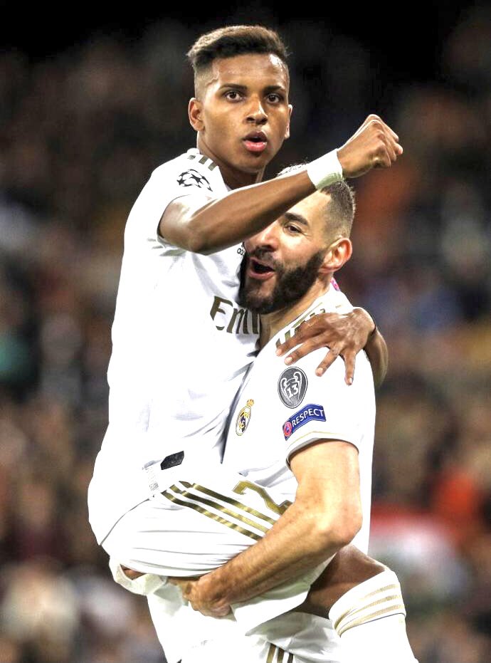 Real Madrid hizo magia en semifinales, rompió la barrera de lo imposible.Rodygo y Benzema enseñando que todo es posible, que jugando con el corazón lo absurdo se consigue
Lo repito mil veces,REAL MADRID, EL MEJOR EQUIPO DEL MUNDO Y DE LA HISTORIA, PUNTO! #RealMadrid
¡HALA MADRID!