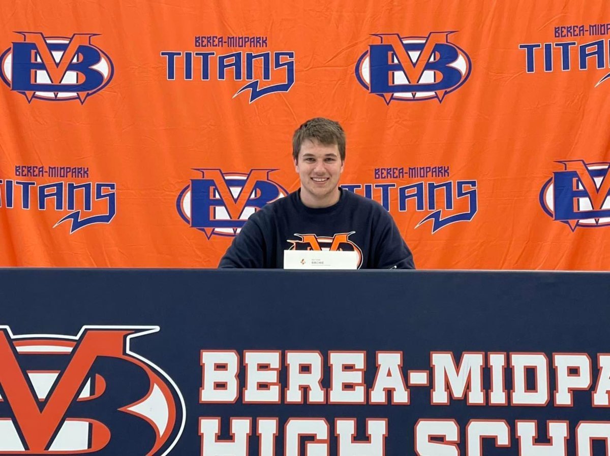 SusanBachie's tweet photo. Pen to paper, @MatthewBachie makes it official. He will continue his acedemic/athletic career at Otterbein!  We couldn’t be prouder!@_TitanWrestling @CardyWrestling https://t.co/kOTmmY1wid