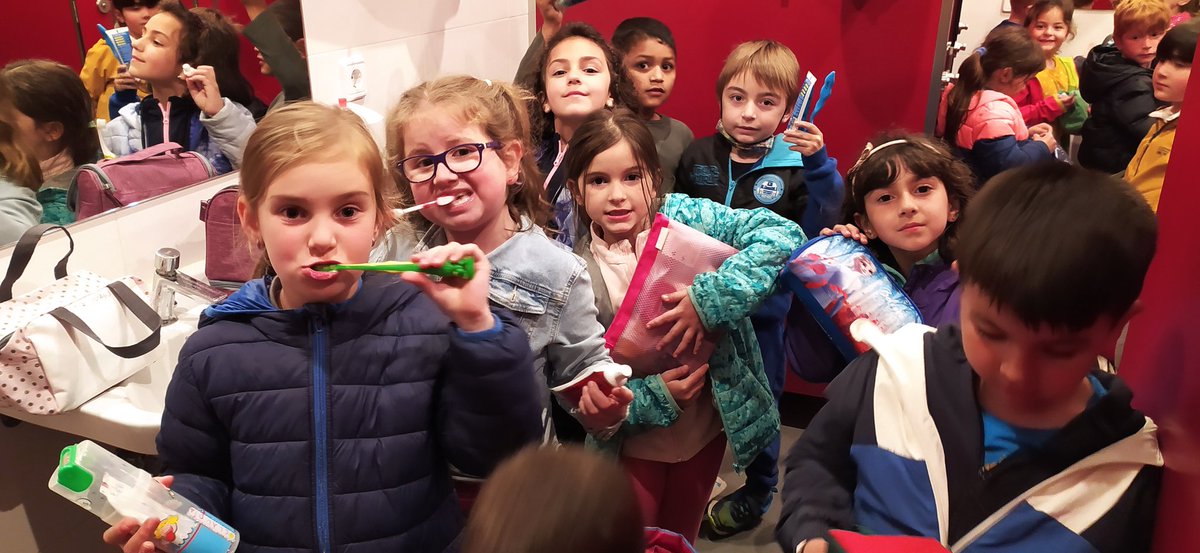 joanpacn's tweet photo. Després d'un dia ple d'emocions @immaculadahorta acabem el 1r dia de colònies amb un Joc de nit. Ara, rentem dents, pijames i a descansar! Demà ens esperen més aventures!! https://t.co/QybBZ4conX