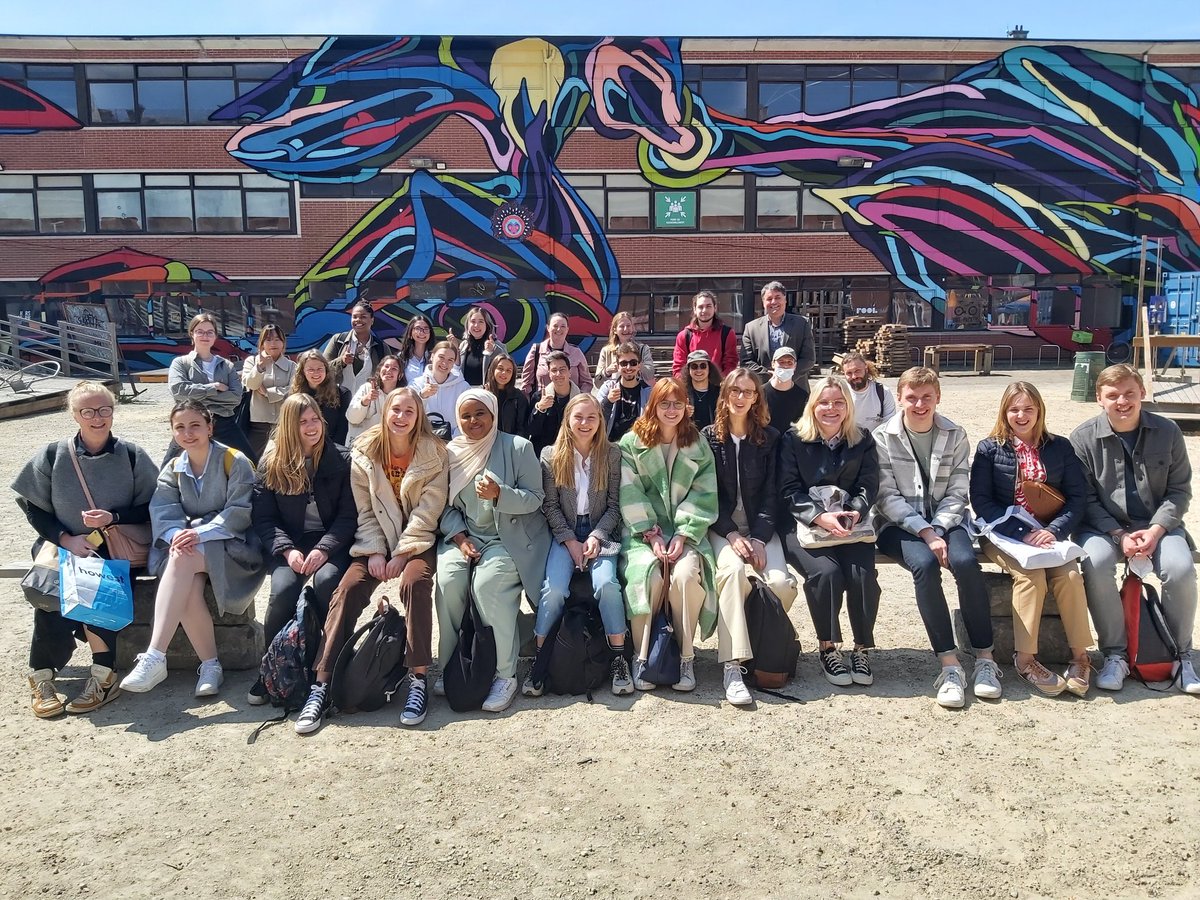 Howest Communicatie (@cmhowest) on Twitter photo Met de studenten communicatie van <a href="/howest/">Howest</a> bij de jobday van <a href="/PUBnl/">PUBnl</a> in Brussel, waar een hele reeks bekende communicatiebureaus een beursstand hadden. Aanvullend een wandeling in de Matonge wijk gedaan. Goede organisatie van collega <a href="/tweetsbyjoanna/">joanna desmet</a> en <a href="/life_as_a_joke/">Joke Hautekiet</a> Met de studenten communicatie van <a href="/howest/">Howest</a> bij de jobday van <a href="/PUBnl/">PUBnl</a> in Brussel, waar een hele reeks bekende communicatiebureaus een beursstand hadden. Aanvullend een wandeling in de Matonge wijk gedaan. Goede organisatie van collega <a href="/tweetsbyjoanna/">joanna desmet</a> en <a href="/life_as_a_joke/">Joke Hautekiet</a>