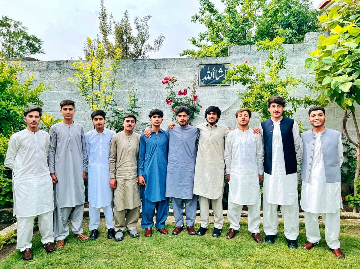 malak_mujtaba's tweet photo. Celebrating #Eidulfitr2022 in #MalakabadDirLower.
Puktoon belt and specially #Dir peoples traditional way of celebrating Eid.
After offering Eid prayer all the cousins get together and start visiting all the relatives of that area.And this tradition is commonly called as #Balane https://t.co/7Tn4P8GI1X