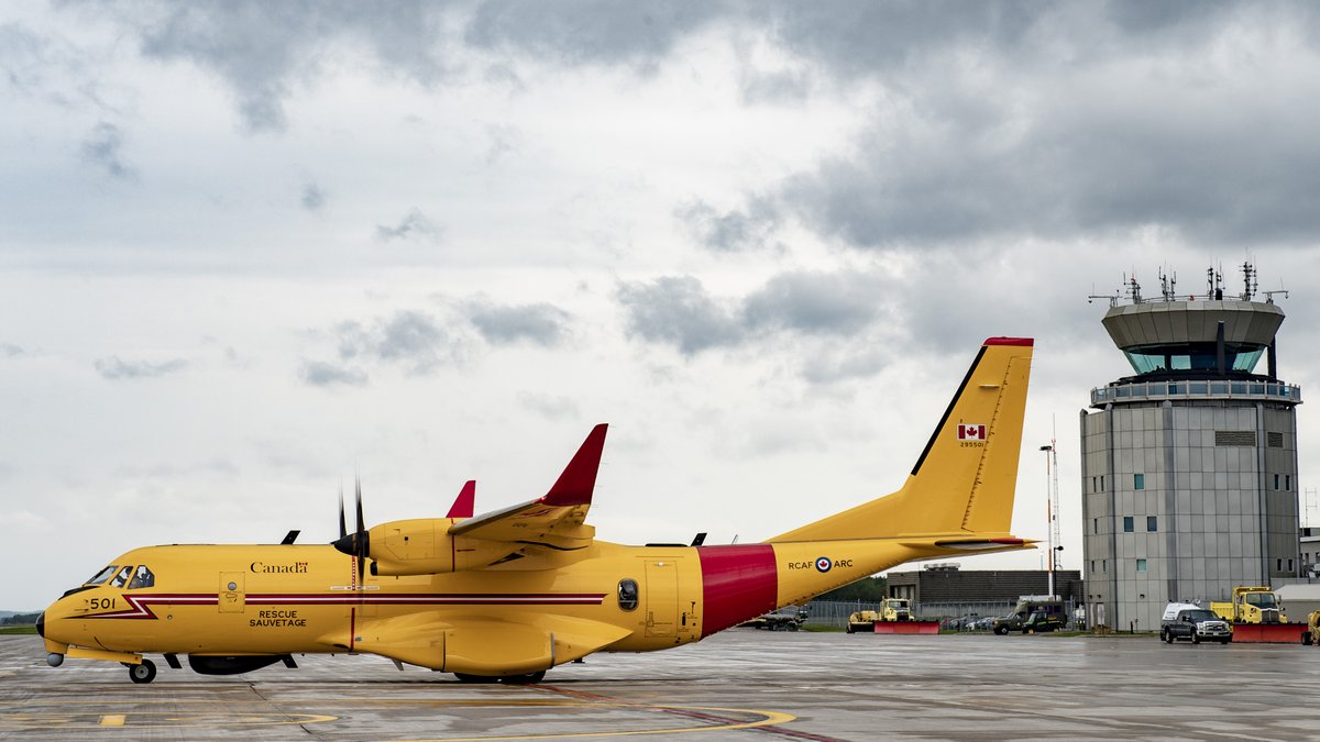 CDRmagazine's tweet photo. Canada is experiencing issues with its new fleet of Kingfisher #FWSAR aircraft. The initial operational capability of the #CC295 has been delayed from the summer of 2022 to the 2025-2026 timeframe.
Read more: https://t.co/Bp95NGP9NH 
#C295 #RCAF https://t.co/lCxkyyZCWF
