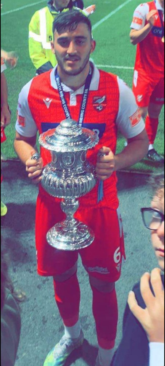 Digdeep77's tweet image. D J COGILL LIFTS THE CUP , CLEAN SHEET 3-0 ...DOYBLE WHAMMY FOR THE LAD.
SOLID DEFENDER  
🏆🏆🏆💯💯#FOOTBALL #football #Footballplayer #footballlegue #cup #promotion #defender #winner #legend