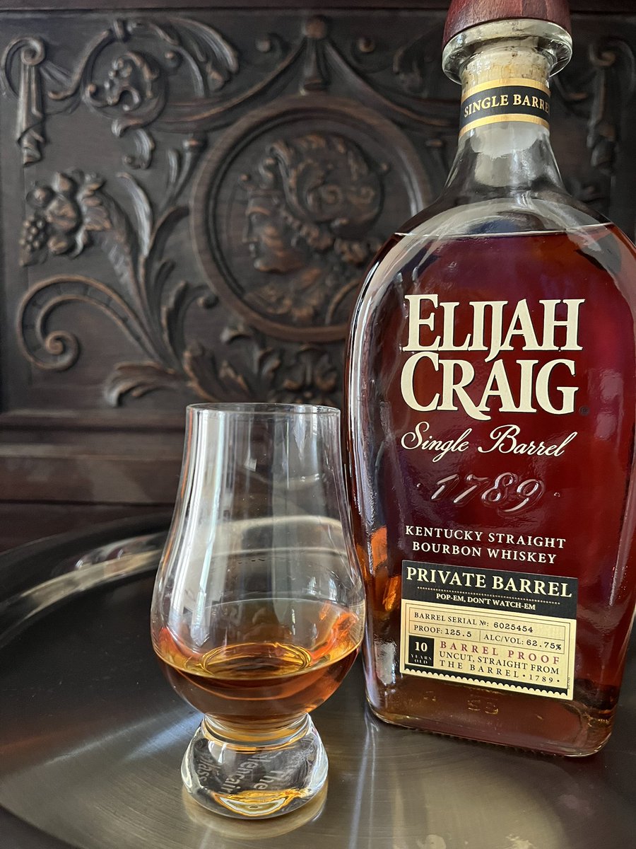 Blundon_Bourbon's tweet photo. Yea that's a good one #BarrelProof #NonChillFiltered @Elijah_Craig #bourbon #SingleBarrel #BarrelProof https://t.co/2ahFC2Ay4r
