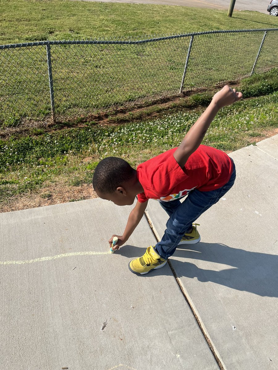 harmonskinders's tweet photo. C is for Chalk day! And I forgot pictures of D-Donut Day and E-Exercise Day! @GreenbrierElem1 https://t.co/JKxMU7fcPX