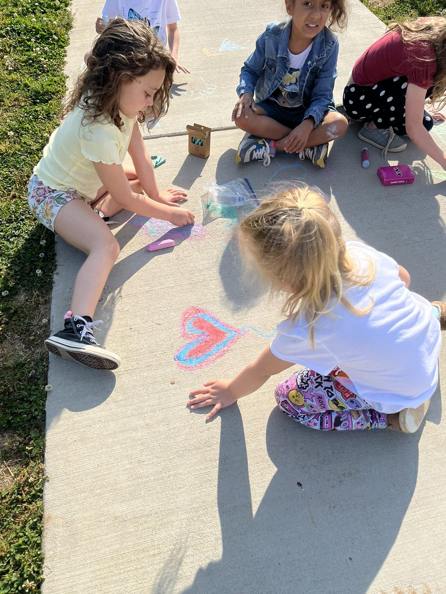 harmonskinders's tweet photo. C is for Chalk day! And I forgot pictures of D-Donut Day and E-Exercise Day! @GreenbrierElem1 https://t.co/JKxMU7fcPX