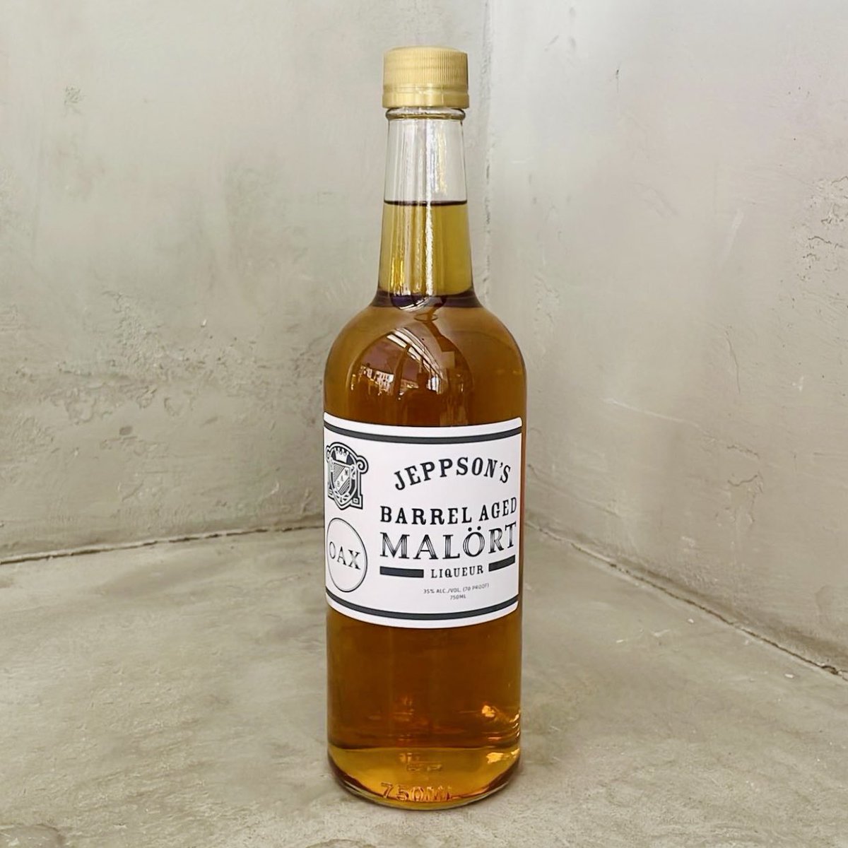 CHDistilleryBar's tweet photo. MEZCAL BARREL AGED MALÖRT IS HERE. We’ve teamed up with #SacredAgave and @Sikanda_Oaxaca, and $10 from each bottle of mezcal-barrel-aged Malört will be donated to SiKanda, AC to help support under-served communities of Oaxaca. Available only at our West Loop tasting room. https://t.co/GBm7NMqtVk
