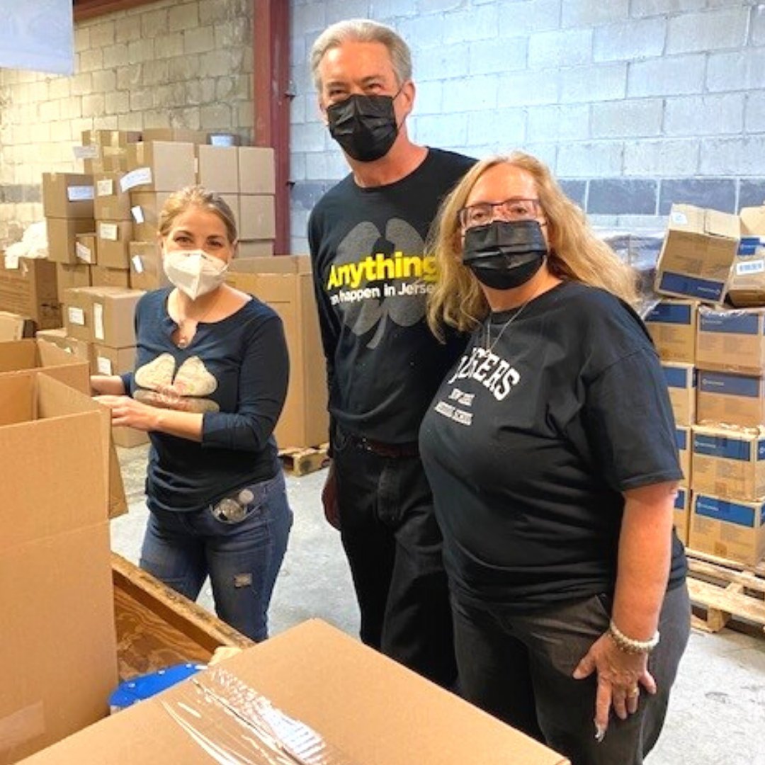 medshare's tweet photo. Volunteers from MedShare's Northeast Emerging Leaders Advisory Network and #volunteers from @LincolnTech, Ridgewood, NJ Dept. of Health, and more joined us to sort and pack critical medical supplies. To learn more, visit https://t.co/g8iFK8pqBI. #MedShare #ukrainerelief https://t.co/SCZaB1an53