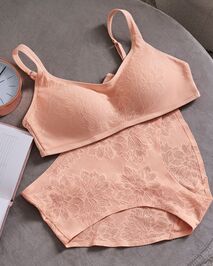 triumph_au's tweet photo. Enjoy the day with the comfiest of your lingerie 🤗

🔎 Fit Smart Bra &amp; Brief

#lingerie #comfy https://t.co/mEMJf1lT87