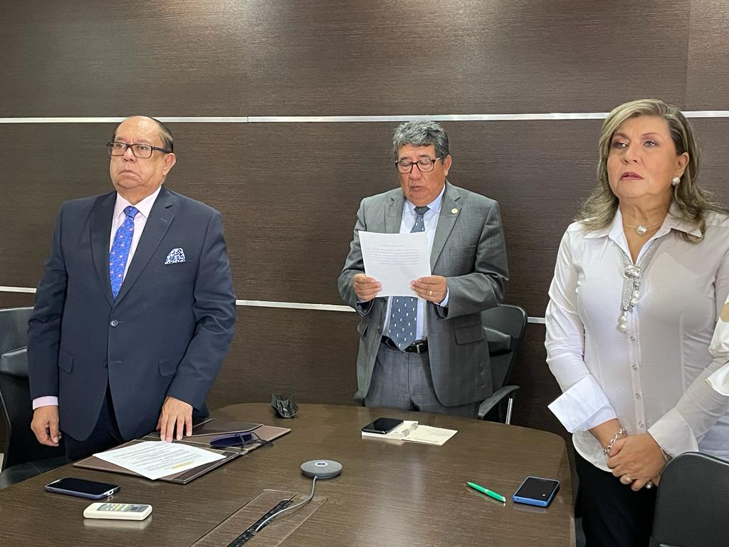 udes_oficial's tweet photo. #GradosUDES | Felicitamos a los 14 nuevos especialistas 👩‍🎓👨‍🎓 en Gerencia de la Calidad y Auditoria en Servicios de Salud que obtuvieron su título en nuestra unidad de extensión en #Arauca, siendo la segunda cohorte de este posgrado impartido en esta ciudad #SoyGraduadoUDES 🎓 https://t.co/nFzF8VOXqp
